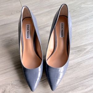 Steve Madden Luiza pump in slate blue size 9 never worn!